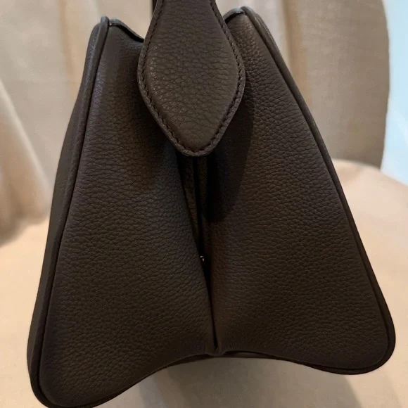 Elegant Brown Khaite Leather Shoulder Bag - Picture 11 of 13